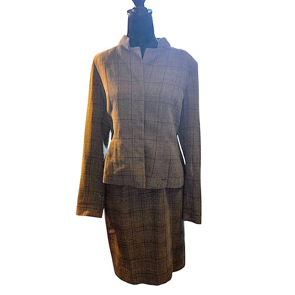 Doncaster 2 piece pencil skirt suit, jacket side pockets and hidden buttons